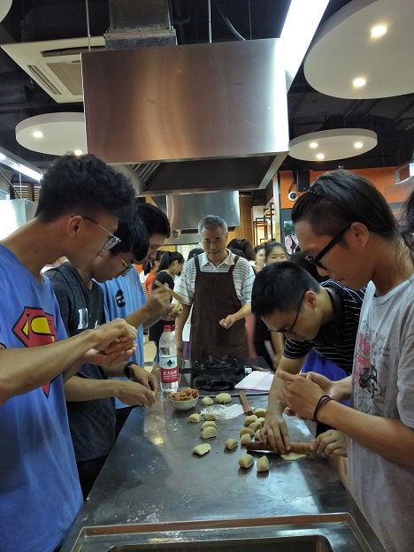 共捧一轮明月，感恩永存心间――太阳成集团tyc539导师团中秋节感恩活动