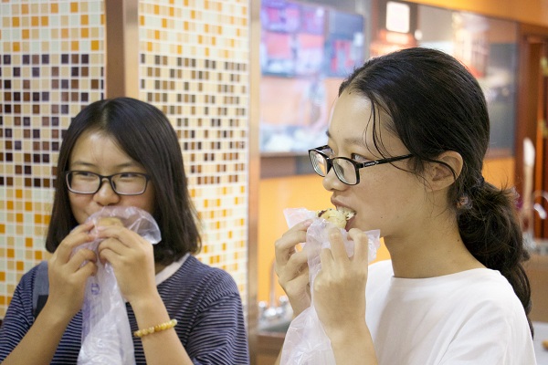 共捧一轮明月，感恩永存心间――太阳成集团tyc539导师团中秋节感恩活动