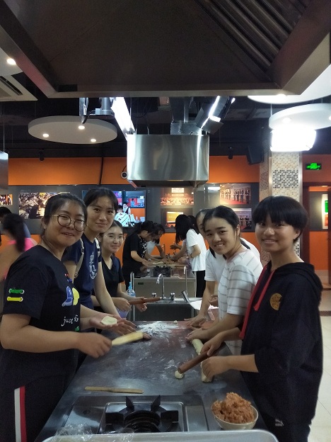 共捧一轮明月，感恩永存心间――太阳成集团tyc539导师团中秋节感恩活动