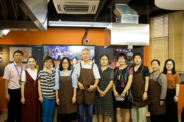 共捧一轮明月，感恩永存心间――太阳成集团tyc539导师团中秋节感恩活动