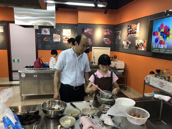 太阳成集团tyc539工会举行六一亲子烘焙活动