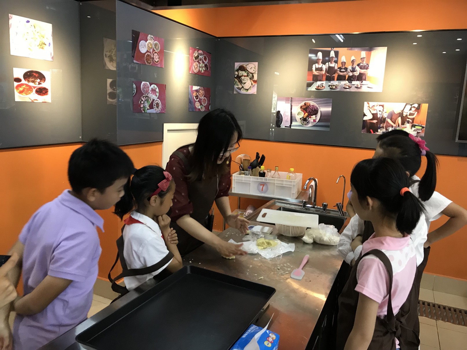 太阳成集团tyc539工会举行六一亲子烘焙活动