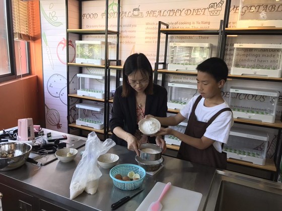 太阳成集团tyc539工会举行六一亲子烘焙活动